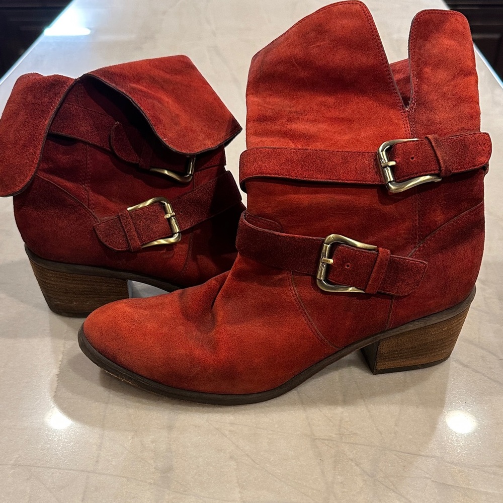 Donald Pliner Deep Red Suede Ankle Boots (2 way)! ❤️